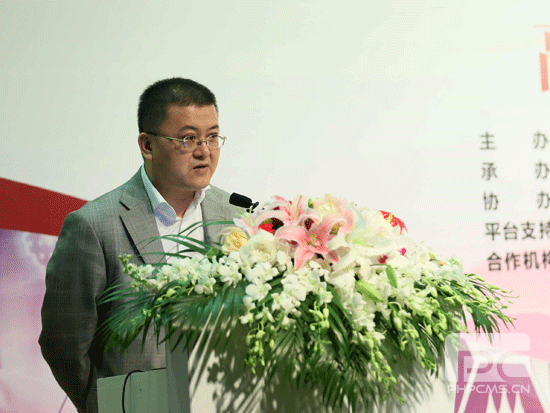 由复旦大学管理学院联合财新传媒共同主办的“复旦EMBA互联网医疗与健康产业高峰论坛”于2015年3月28日在上海举办。景林投资董事总经理汤国平出席并致辞。(图片来源:新浪财经)